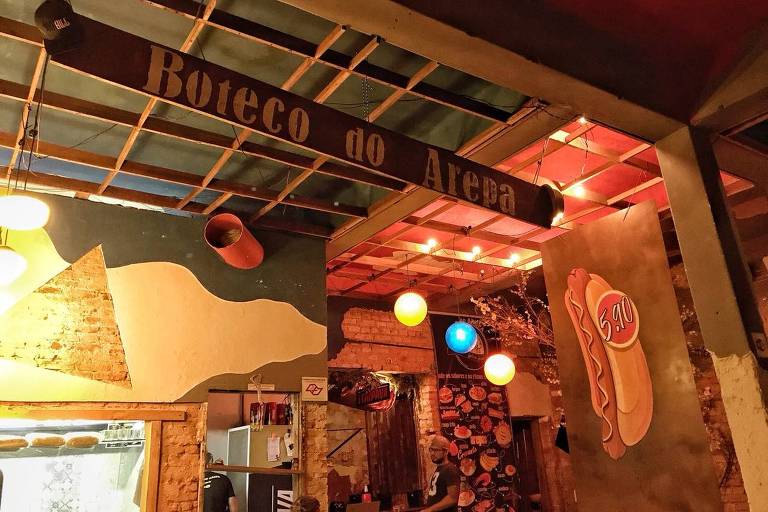 Ambiente do Boteco do Arepa, bar de petiscos latino-americanos no Bexiga