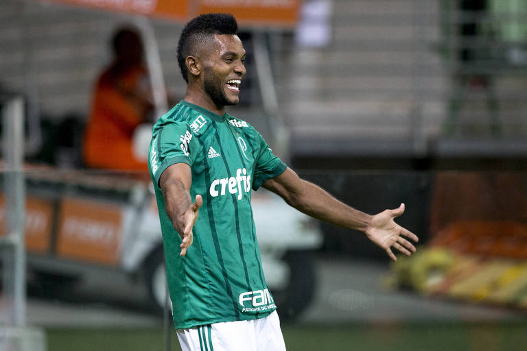 O atacante Borja, do Palmeiras, comemora um dos gols que marcou no empate por 2 a 2 com o Linense, no Allianz Parque