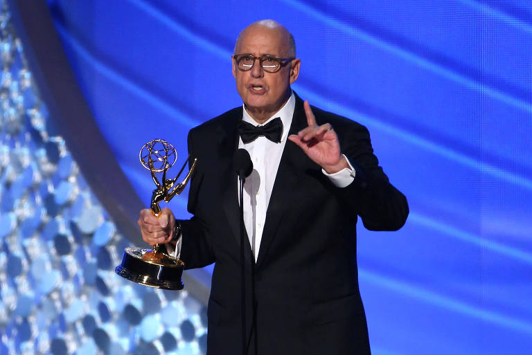 Jeffrey Tambor ao receber o Emmy pela série 'Transparent' em setembro de 2016
