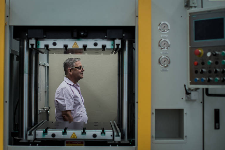 O empresário Wilson Bastos na sede da Rutil Comércio de Máquinas, em Atibaia (a 64 quilômetros de São Paulo)