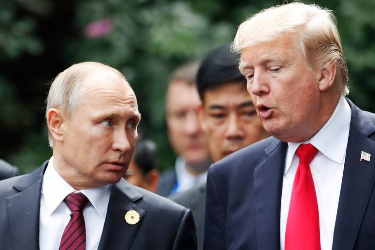 
Vladimir Putin e Donald Trump conversam na Ásia em meio às investigações nos EUA sobre a interferência russa nas eleições presidenciais americanas
