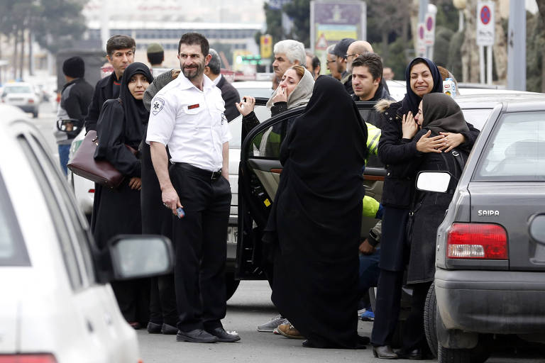 Aeronave com 66 pessoas a bordo cai no Irã 