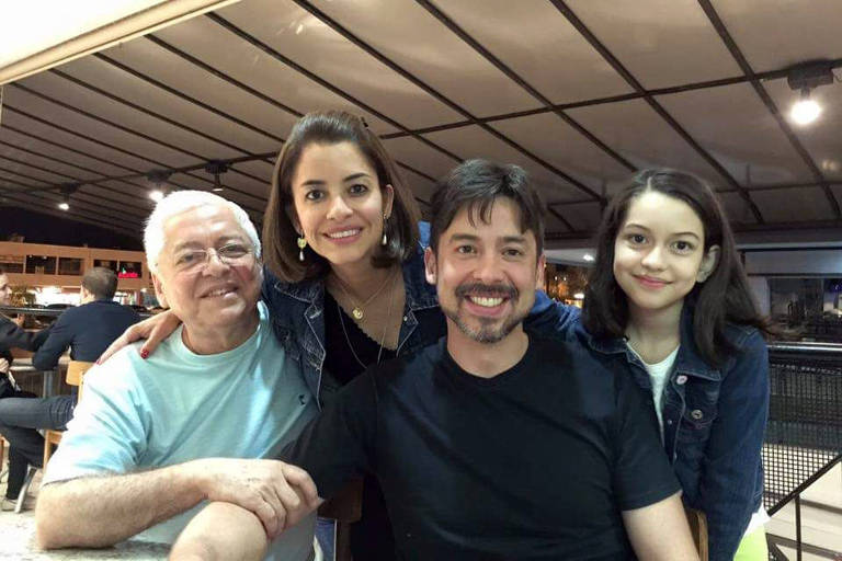 José Negreiros (esq.) com a família