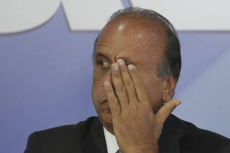 O governador do Rio de Janeiro, Luiz Fernando Pezão, acompanha a assinatura do decreto de intervenção no Rio 
