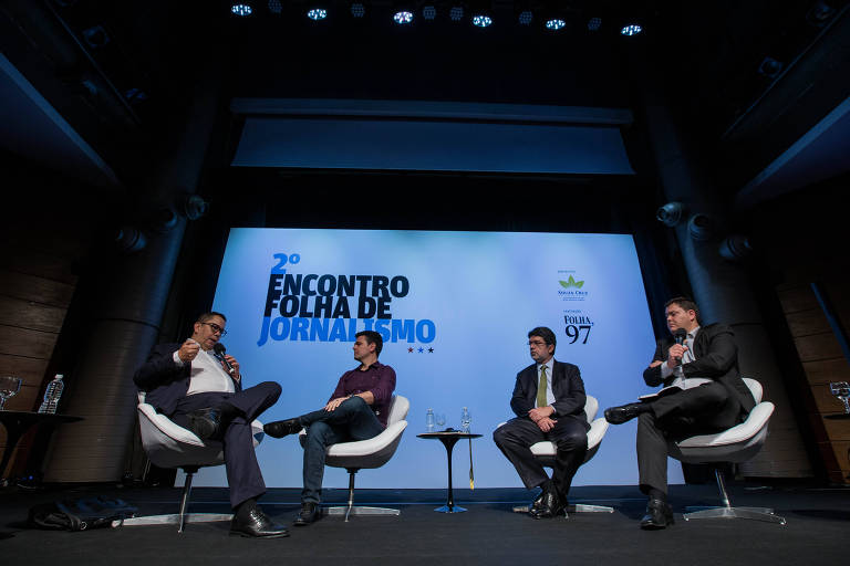 Mesa discute os jornalistas nas redes sociais, com Graciliano Rocha (Buzzfeed), Leonardo Stamillo (Twitter) e Manoel Fernandes (Bites). Mediao de Roberto Dias (Folha)