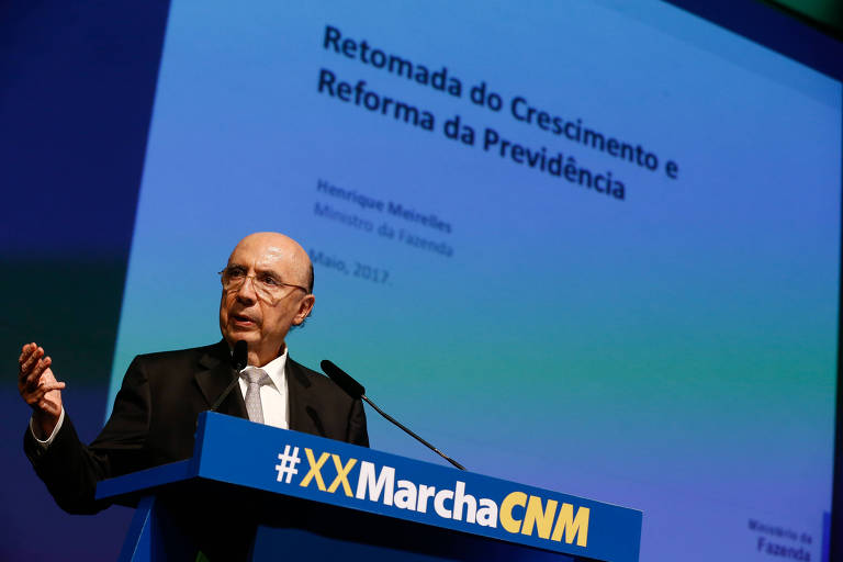 O ministro da Fazenda, Henrique Meirelles, fala a prefeitos na 10º Marcha dos Prefeitos, em Brasília