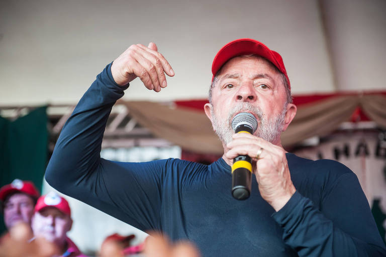 Amigos de Lula percorrem STF para discutir processo do ex-presidente