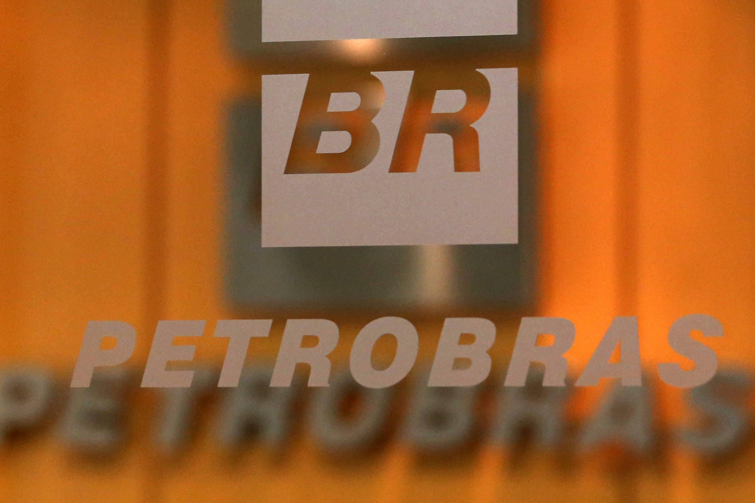 Petrobras Sobe 4% E Impulsiona Bolsa Brasileira; Dólar Cai Mais De 1% ...