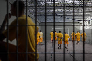 Detentos condenados cumprem pena na Penitenciária Industrial, em Joinville  (SC)