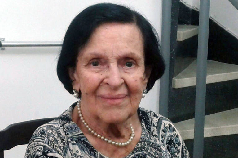 Lea de Carvalho Fortes, uma matriarca dedicada que adorava cuidar de suas plantas e tomar martíni com a irmã
