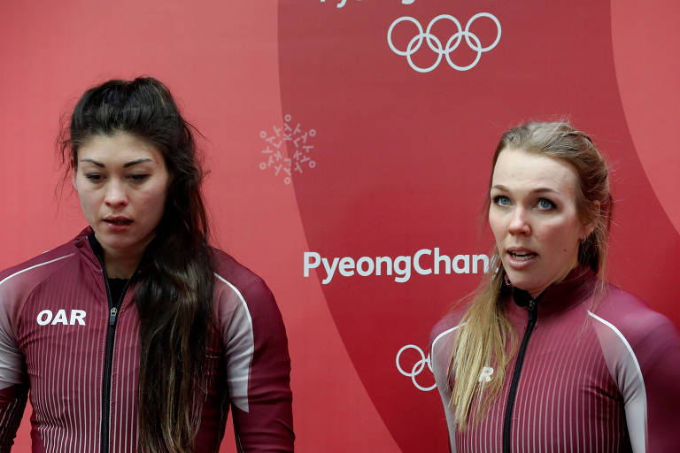 A atleta de bobsled russa Nadezhda Sergeeva (à dir.) foi flagrada em um exame antidoping nos Jogos de Inverno de PyeongChang