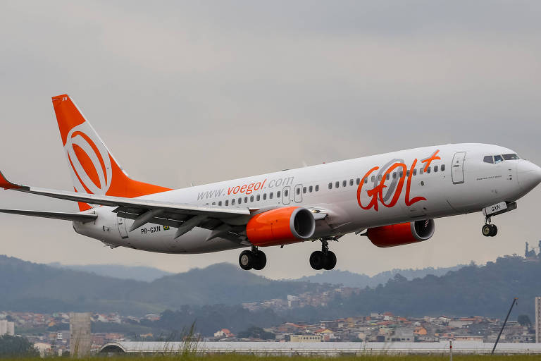 Avião da Gol pousa no aeroporto de Guarulhos