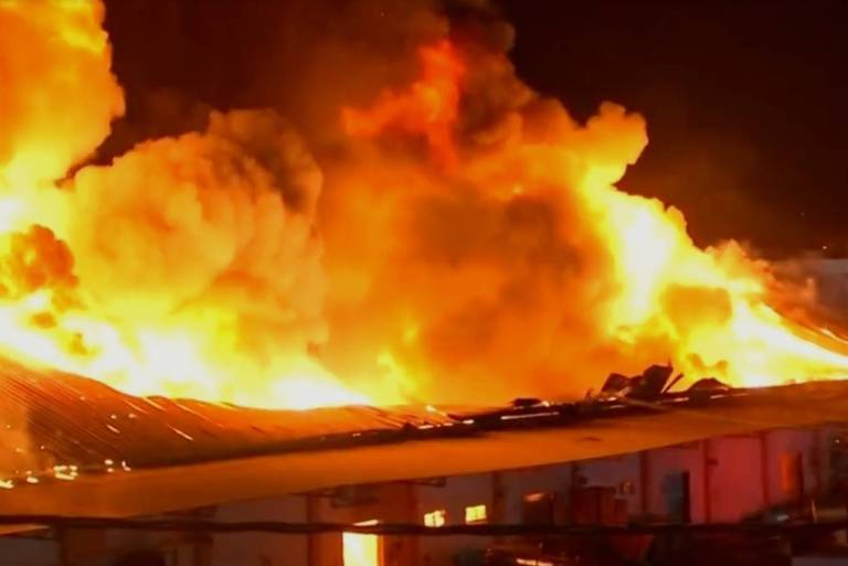Incêndio e grandes proporções atingiu loja em São José do Rio Preto (SP)