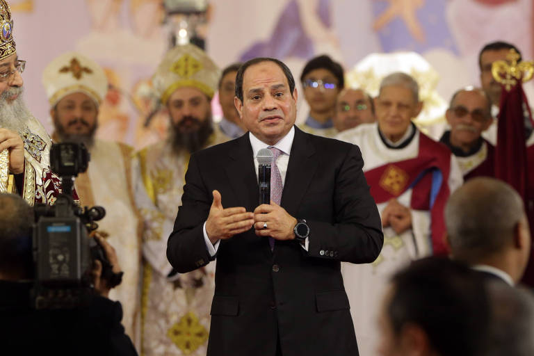 O presidente do Egito,  Abdel Fatah al-Sisi, discursa em catedral de seu país