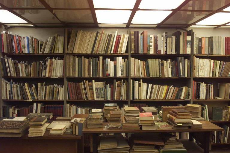 Sala de livros raros em livraria da zona sul de São Paulo