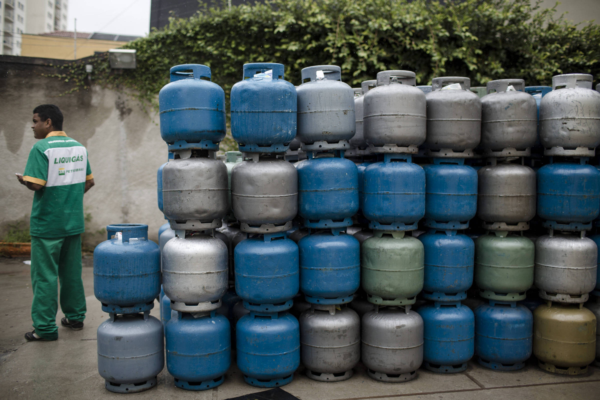 Distribuidoras acusam leilões da Petrobras de puxar alta de gás de cozinha