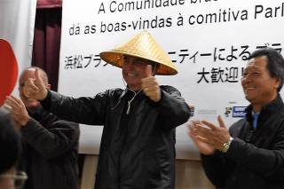 Jair Bolsonaro é recebido por apoiadores em Hamamatsu