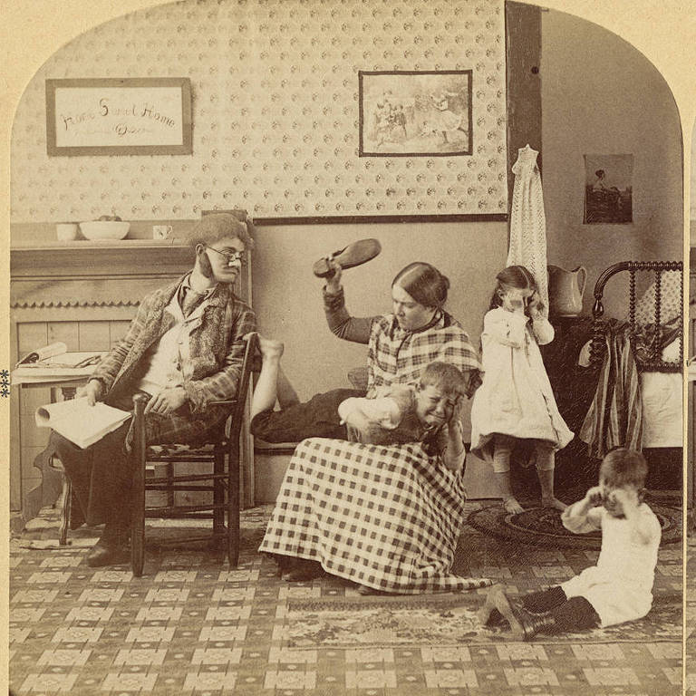Fotografia do século 19 mostra criança apanhando