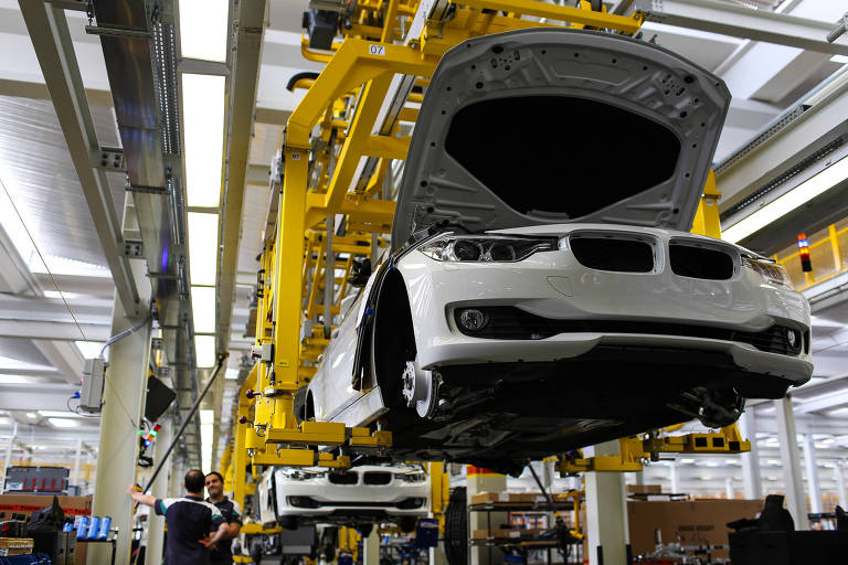 Linha de produção da BMW, em Araquari (SC) 