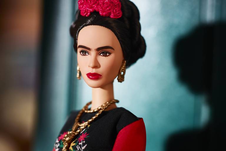Frida Kahlo é a boneca Barbie em coleção que homenageia ícones femininos