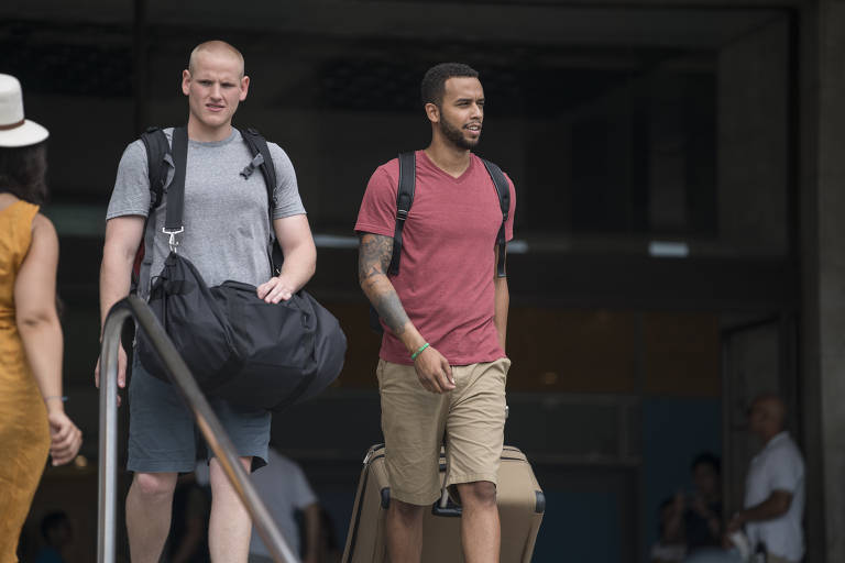 Spencer Stone (esq.) e Anthony Sadler no filme de Clint Eastwood