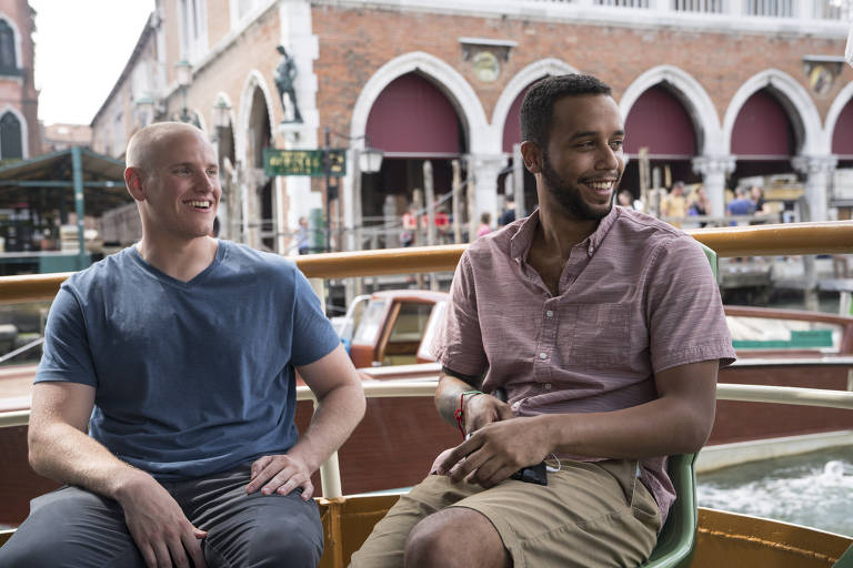 Spencer Stone (esq.) e Anthony Sadler no filme de Clint Eastwood