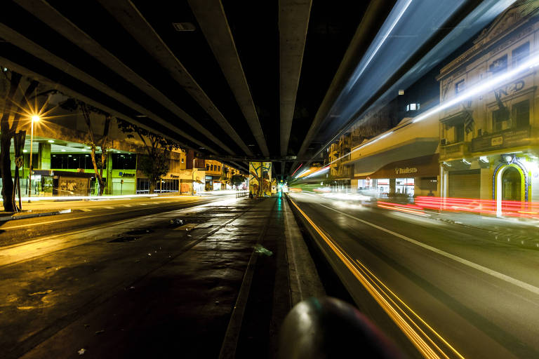 Falta de iluminação pública nas ruas próximas ao centro de São Paulo