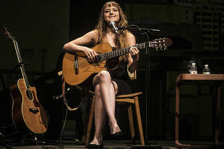 Show da cantora Mallu Magalhães no Tom Brasil