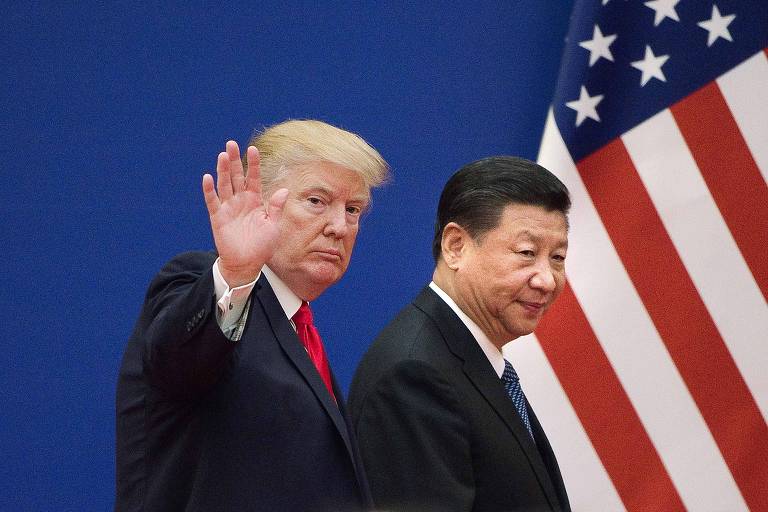 O presidente dos EUA, Donald Trump, é recebido pelo líder chinês, Xi Jinping, durante reunião no Grande Salão do Povo, em Pequim