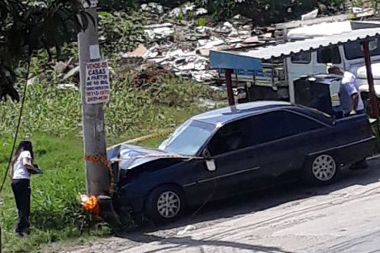 Foto mostra carro que atropelou pedestres em ponto de ônibus em Guarulhos