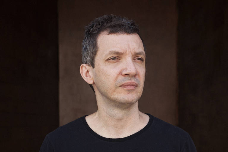 O escritor e editor Tiago Ferro
