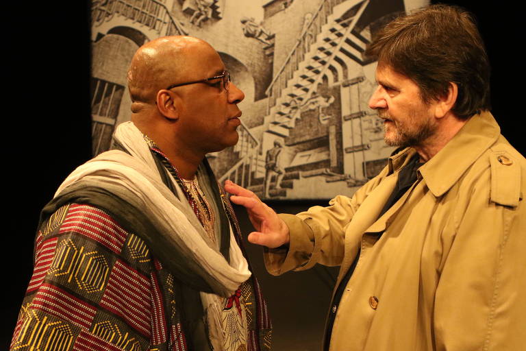 Aílton Graça e Celso Frateschi em cena do espetáculo "Diálogo Noturno com um Homem Vil"