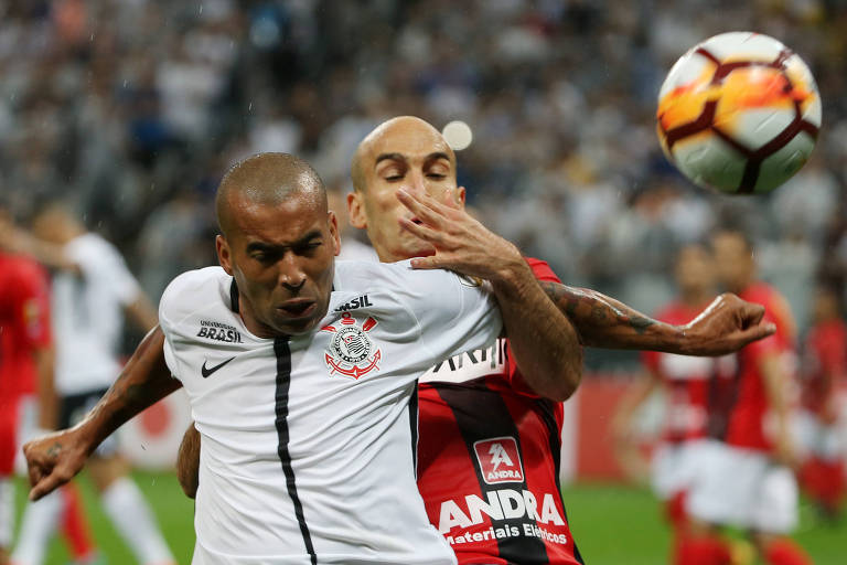 O atacante Emerson Sheik, autor do primeiro gol do Corinthians contra o Deportivo Lara