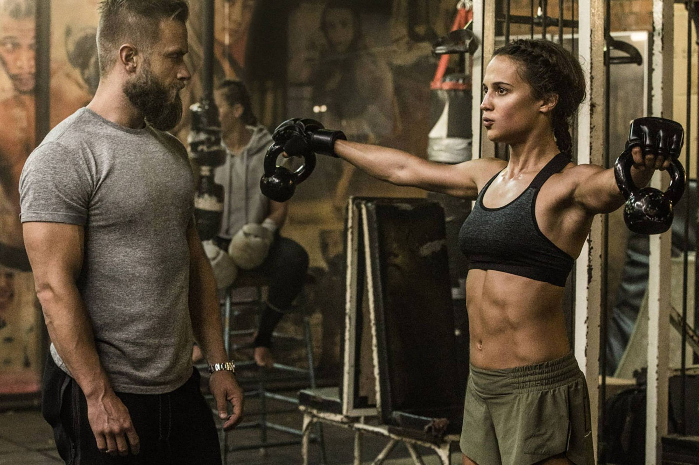 Tomb Raider: Alicia Vikander, que interpreta Lara Croft, dá