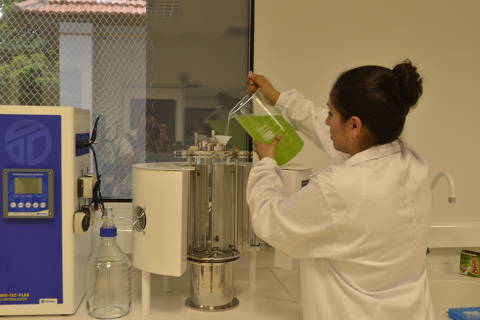 Laboratório do ISI - Instituto Senai de Inovação em Biomassa, em Três Lagoas, MS