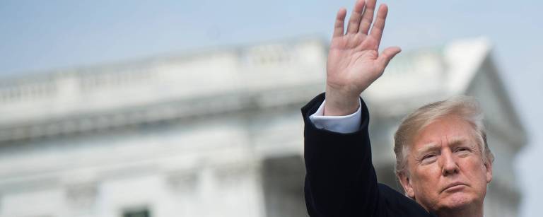 O presidente dos Estados Unidos, Donald Trump, acena após evento no Capitólio, em Washington