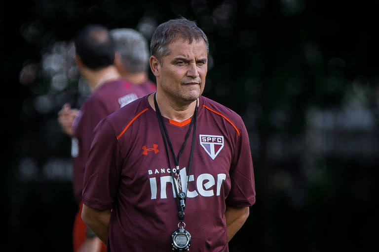 O técnico Diego Aguirre, do São Paulo, durante treino da equipe