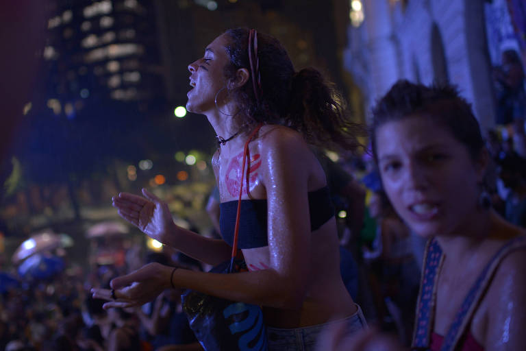 Protesto no centro do Rio contra o assassinato da vereadora Marielle Franco e do motorista Anderson Gomes; a manifestação se concentrou em frente à Assembléia Legislativa e seguiu até a Cinelândia