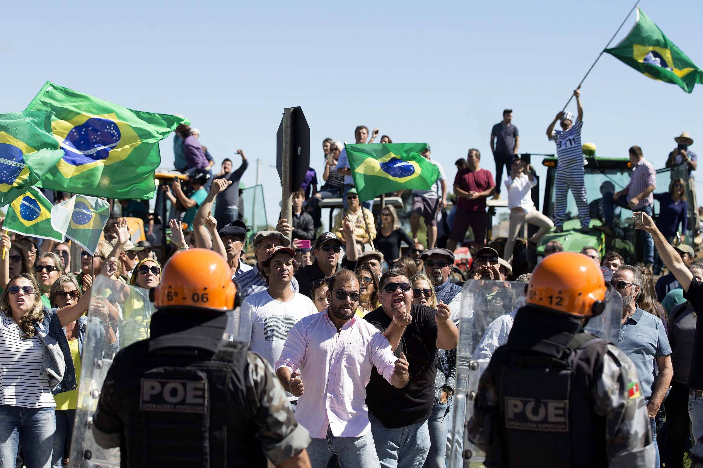 Caravana de Lula ser recebida com protestos na regi o Sul 19