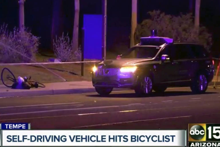 Imagem da rede de televisão ABC mostra local do acidente com carro autônomo, em Tempe, Arizona 