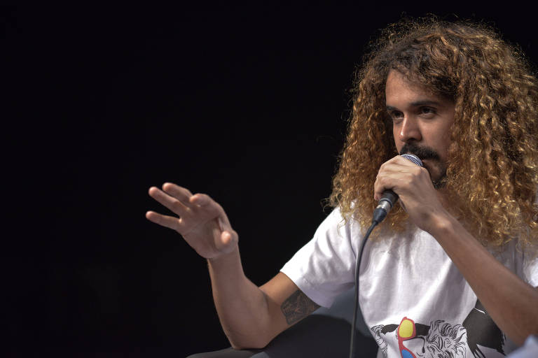 O escritor carioca Geovani Martins durante debate promovido pela Folha