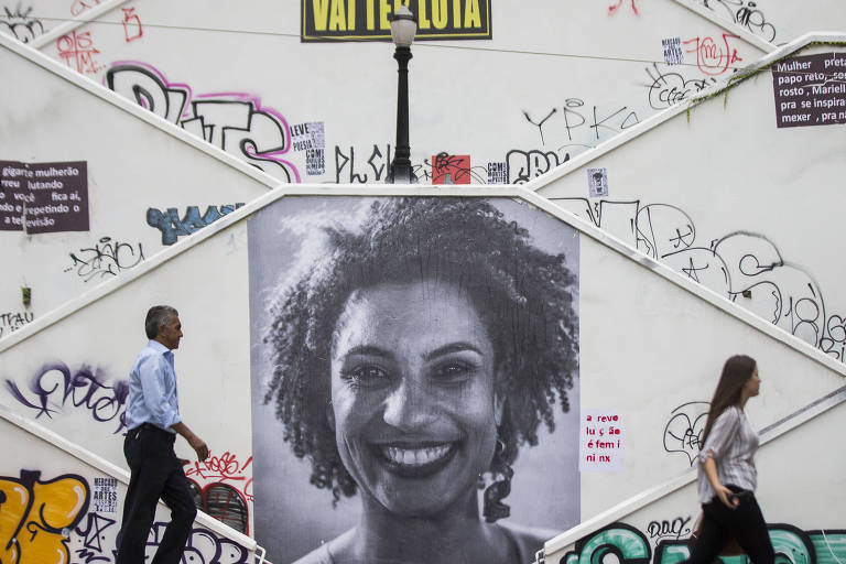Escadaria da Rua Cristiano Viana, em Pinheiros, zona oeste de São Paulo, amanheceu com retrato em homenagem à vereadora Marielle Franco (PSOL)