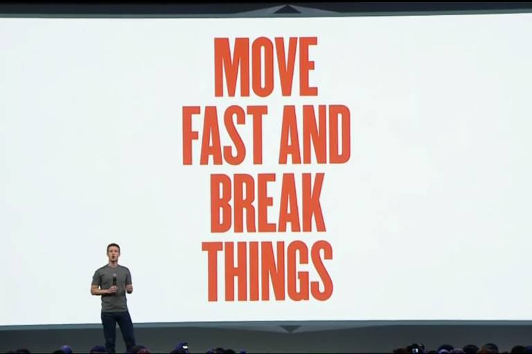 Mark Zuckerberg faz apresentação durante a F8 Conference em 2014