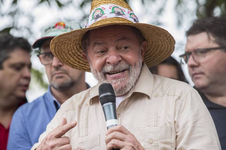 Ex-presidente Lula visita propriedade rural de agricultores familiares em Ronda Alta, no RS, nesta sexta (23)
