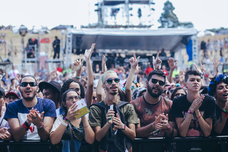 The Neighbourhood arrasta multidão e faz fãs chorarem no Lollapalooza