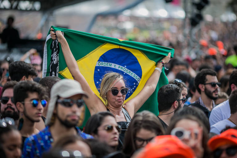 The Neighbourhood faz festa deprê para multidão com rock de rádio lânguido  e sensual no Lolla, Lollapalooza 2018