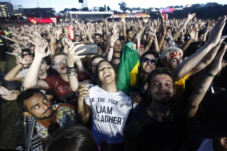 Multidão se emociona com show do The Neighbourhood no Lollapalooza