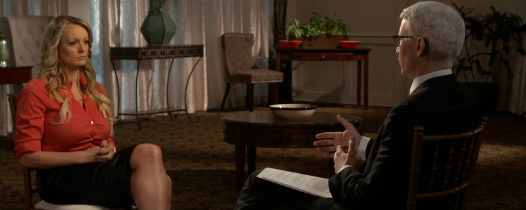 A atriz pornô Stormy Daniels em entrevista ao programa 60 Minutes, da rede americana CBS