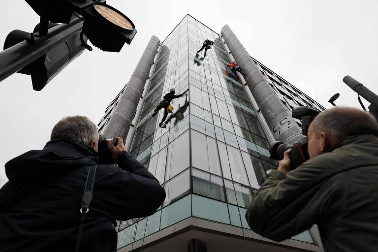 O Escritório do Comissário de Informação (ICO) do Reino Unido recebeu aprovação judicial para conduzir buscas no escritório da Cambridge Analytica em Londres