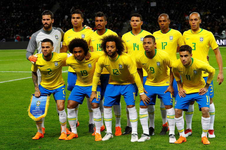 Seleção brasileira posa para foto com o uniforme que disputará a Copa do Mundo da Rússia antes de amistoso contra a Alemanha